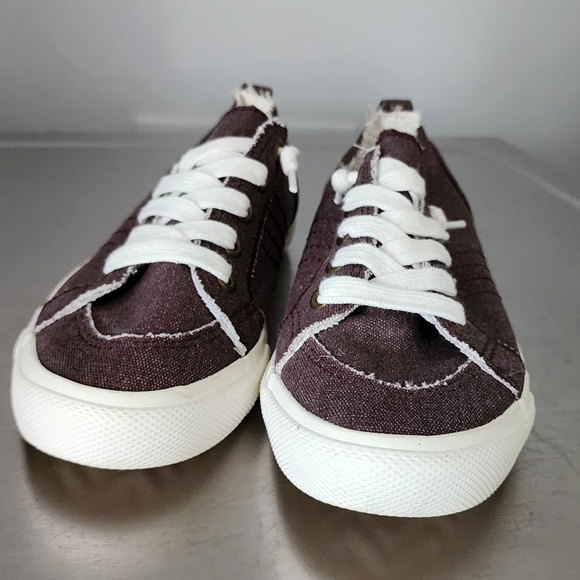 Maurices Shoes - Maurices Ladies Canvas Sneaker